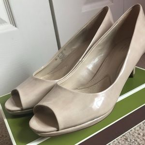 NEVER WORN Open-Toe Taupe Kitten Heels